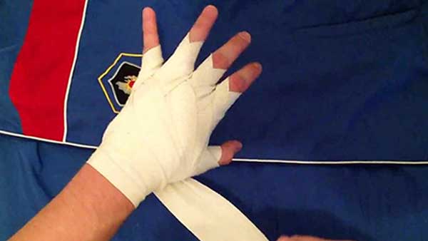 Как намотать боксерские бинты на руки пошаговая инструкция