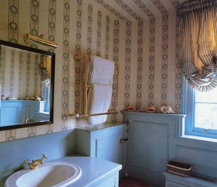 Какой потолок лучше сделать в ванной комнате плюсы и минусы