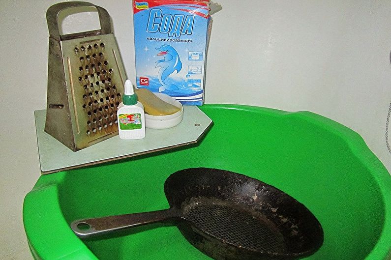 Как очистить сковороду от нагара - способы и полезные советы