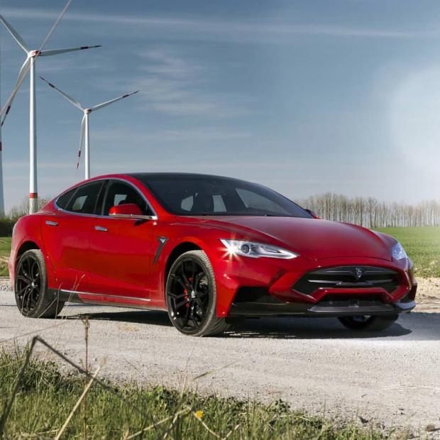Умная Tesla: электромобиль со спящим нетрезвым водителем на борту пытался уйти от полиции