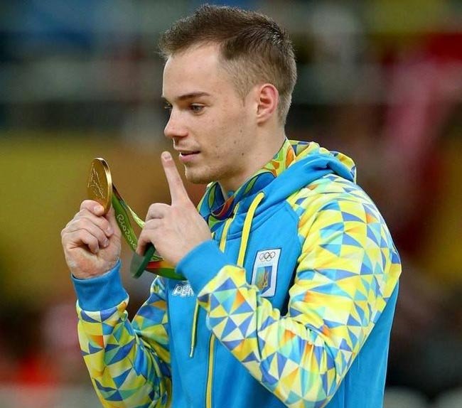 Олег Верняев в десятый раз признан лучшим спортсменом месяца в Украине