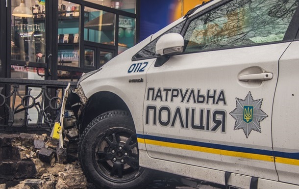 В Украине патрульным полицейским увеличат курс контраварийного вождения