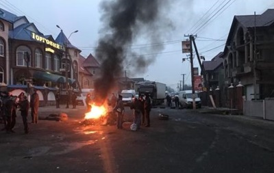 Блокирование трассы на Закарпатье: суд уступил требованиям протестующих