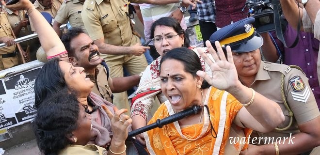 Дві жінки відвідали храм в Індії: на вулиці вже 400 протестуючих