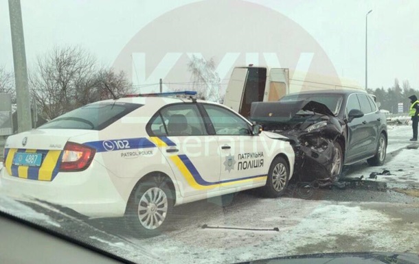 Под Киевом случилось тройное ДТП с участием авто полиции