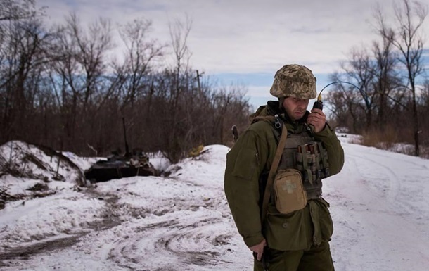 На Донбассе за день два обстрела, ранен боец