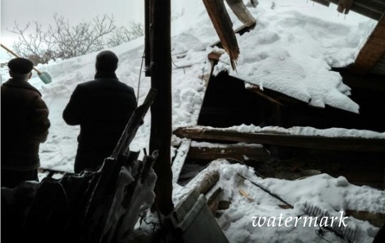 В Полтаве под тяжестью снега обрушились кровли нескольких зданий(фото)