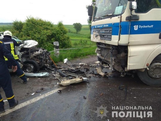 В адовой автокатастрофе на Тернопольщине погибли четыре человека: фото с места трагедии