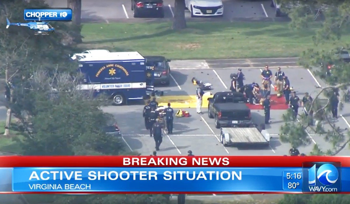 В США чиновник отворил стрельбу в городской администрации, убив 12 человек