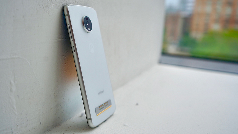 Motorola в этом году остаётся без взаправдашнего флагманского смартфона