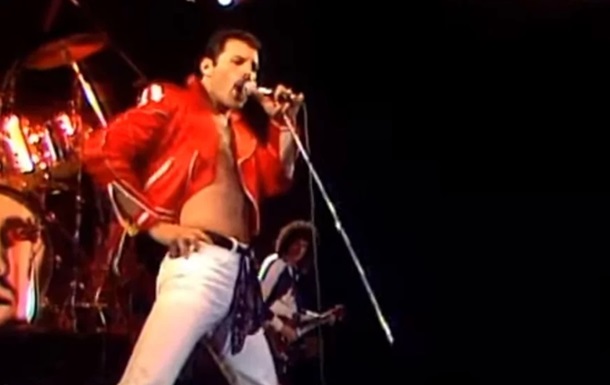 Queen показала видео Fat Bottomed Girls с Меркьюри