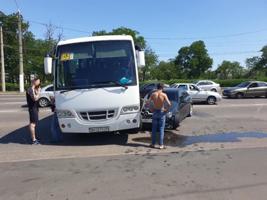 Автобус с киевскими школьниками влетел в ДТП в Одессе: среди пострадавших — дочь Анатолия Гриценко(фото)