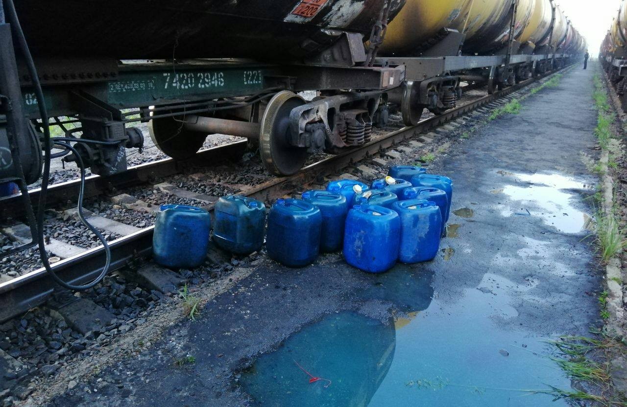 Вісті з Полтави - Поліція затримали групу осіб, які викрадали пально-мастильні матеріали на залізниці