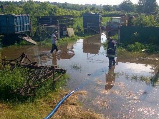 Потоп на норде Одесчины: автодорога ретировалась под воду, обитателей эвакуируют(фото)