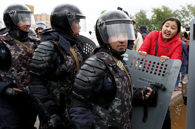В Казахстане в день выборов застопорили почитай 500 протестующих