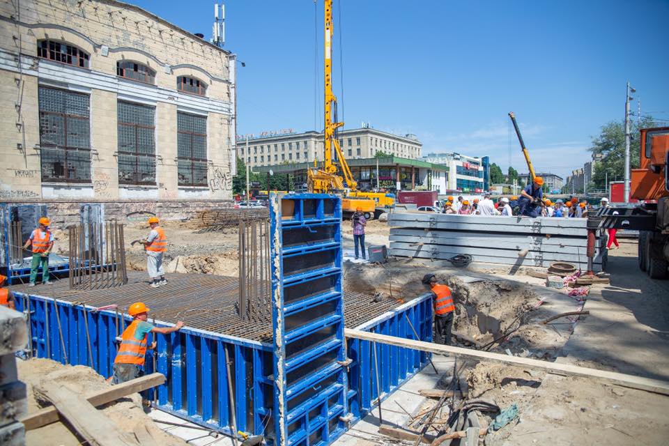 В Киеве взялись строить бетонные конструкции под новейший Шулявский путепровод