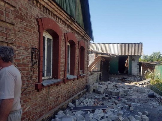 Боевики обстреляли жилые дома в Марьинке: бессчетно пострадавших(фото)
