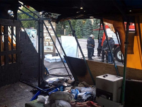 Вероятного поджигателя волонтерской палатки в Харькове нашли, однако полиция его не задержала
