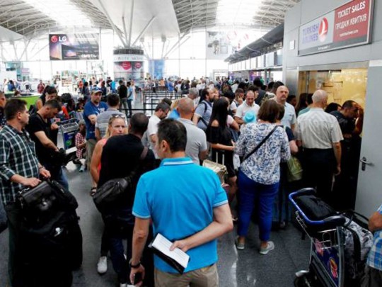 Пассажиры заблокировали один-одинехонек из терминалов в "Борисполе"