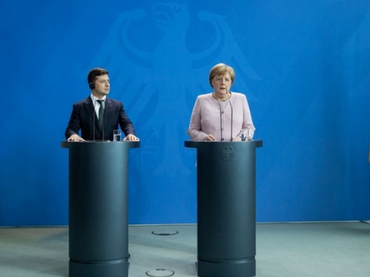 Зеленский отличился диковинным заявлением о встрече Порошенко с Меркель(видео)