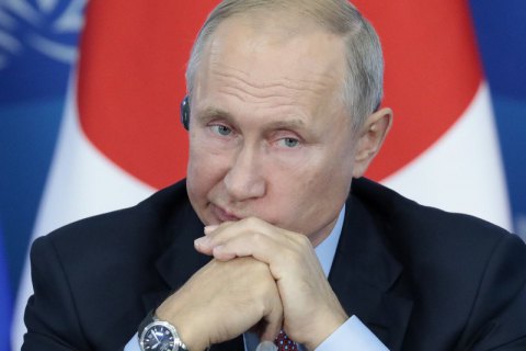 Путин запретил авиаперевозки россиян в Грузию