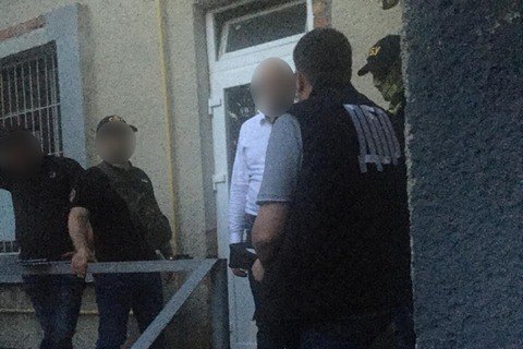 В Черновицкой области за взятку застопорили полицейского начальника