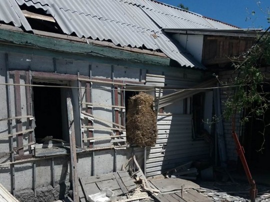 Боевики обстреляли Авдеевку: опубликованы фото последствий
