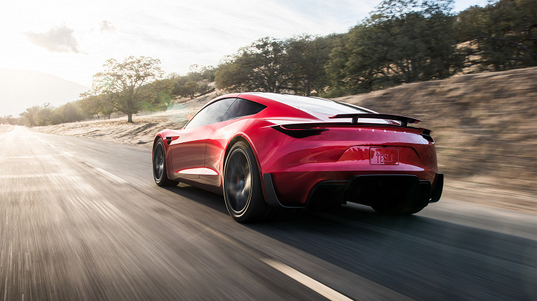 Гиперкар Tesla Roadster ещё не вышел, а уже затерял в динамике