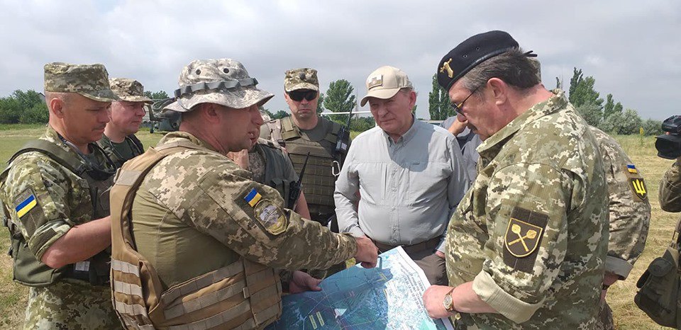 Кучма проинспектировал разведение сил возле Станицы Луганской