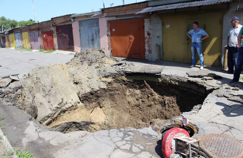 Вісті з Полтави - У мікрорайоні Огнівка стався черговий крах на каналізаційному колекторі