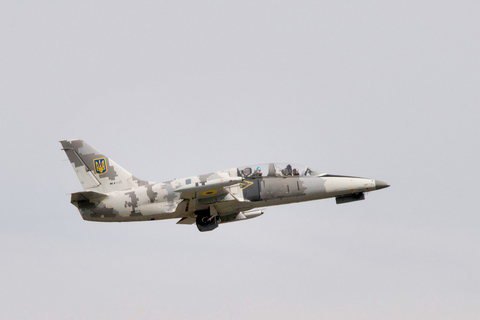 Возле Чугуева упал учебный самолет Л-39