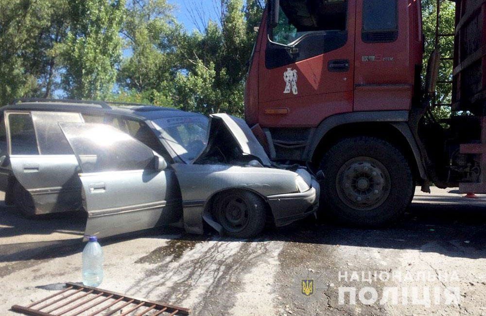 Вісті з Полтави - У Кременчуці вантажівка зіткнулася із легковиком — постраждало четверо людей