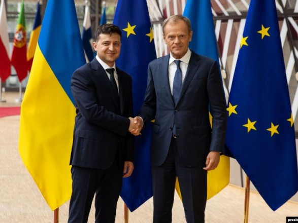 Президент Украины ныне повстречается с Дональдом Туском в Луганской области