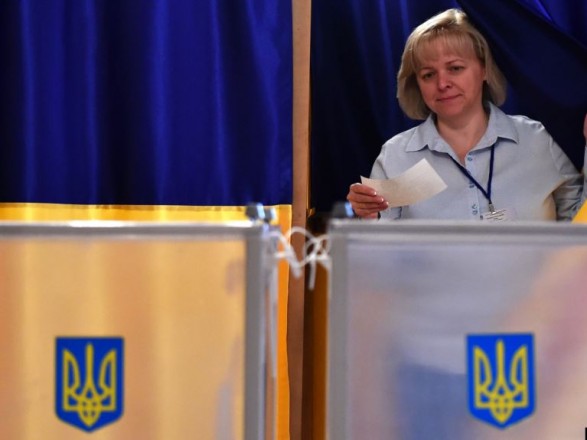 Более 1 тыс. крымчан изменили пункт голосования на парламентских выборах в Украине