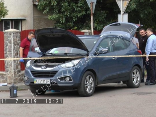 В Ужгороде обстреляли авто полицейского шефа: есть потерпевший(фото, видео)