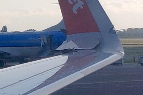В аэропорту Амстердама столкнулись два пассажирских самолета