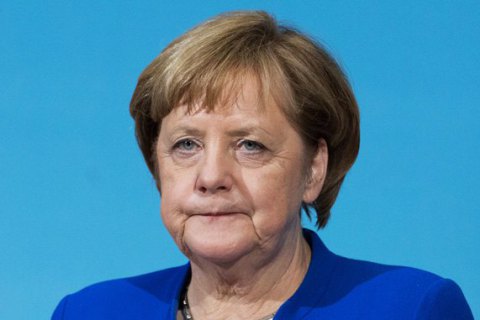 Меркель призвала противников правых экстремистов брать пример с участников покушения на Гитлера