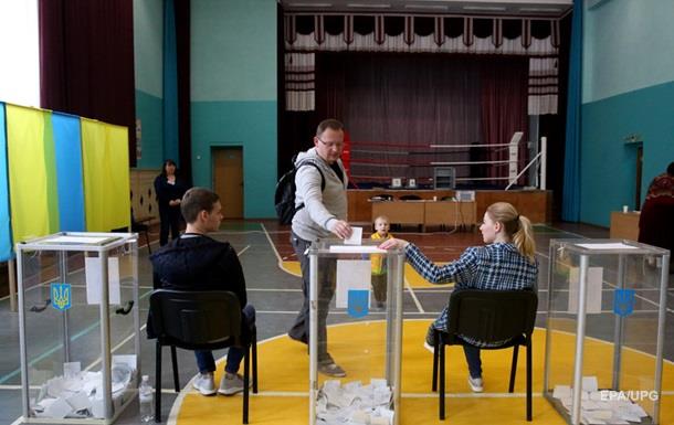 Место голосования на выборах сменили почти 200 тысяч украинцев