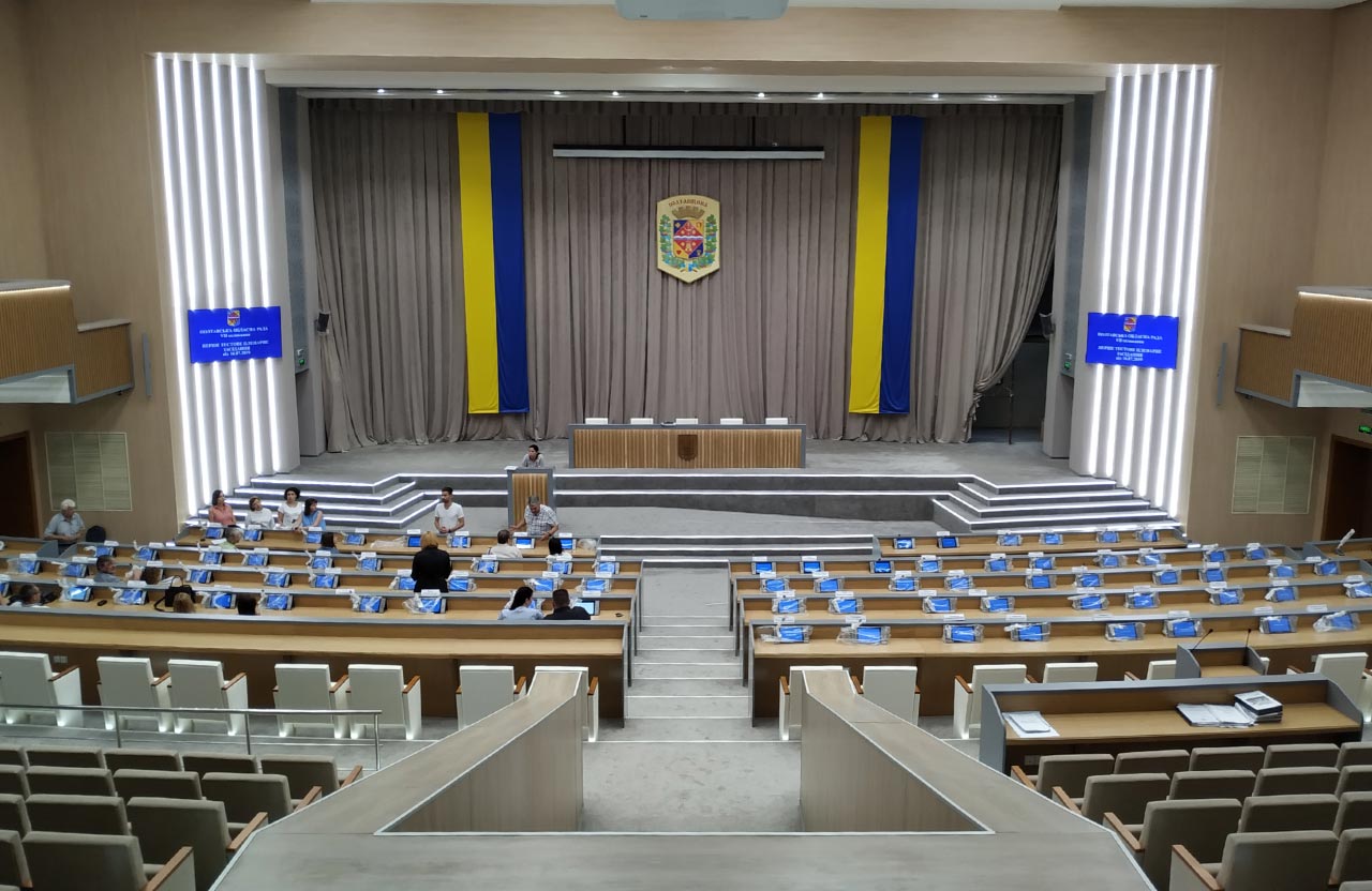 Вісті з Полтави - Як виглядає сесійна зала Полтавської облради після капремонту за 44 млн грн(фото, відео)