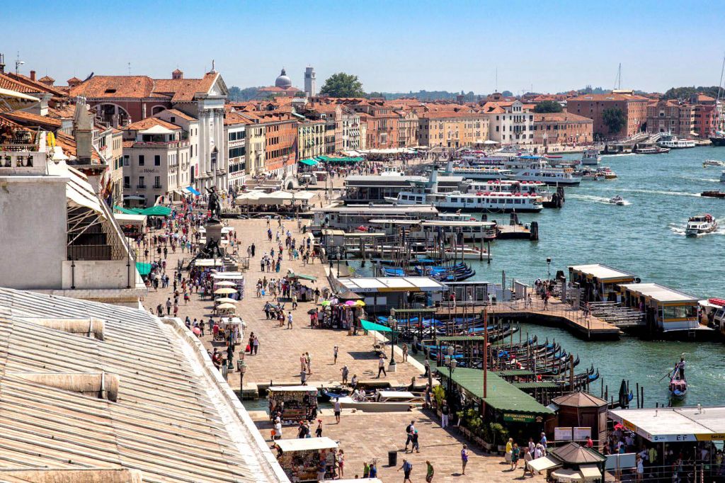 В Венеции наказывают за нарушение правил поведения