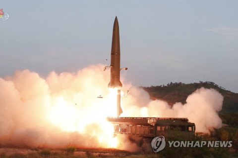 Нордовая Корея третий один за восемь дней запустила баллистические ракеты