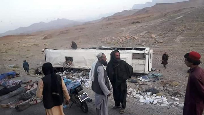 При взрыве автобуса в Афганистане погибли 34 человека