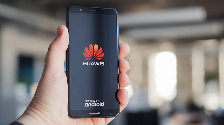 Бюджетный прорыв. Huawei показала смартфон со сканером отпечатков перстов под LCD