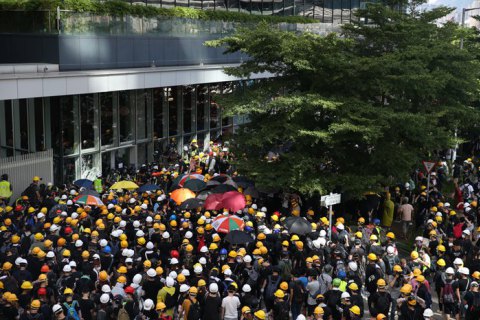 Интернациональный аэропорт Гонконга аннулировал все вылеты из-за акций протеста