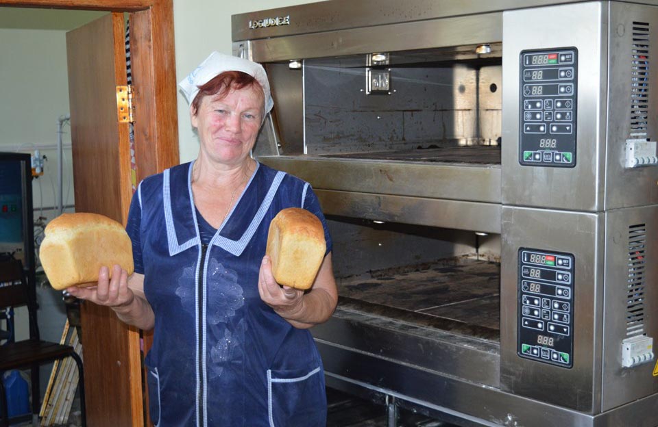 Вісті з Полтави - У Ковалівці Шишацького району «Агрофірма «ім. Довженка» допомогла відкрити міні-пекарню з італійською електропіччю