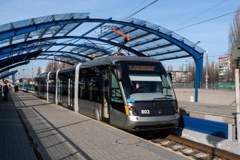 В Киеве осенью обещают открыть пять обновленных станций скоростного трамвая