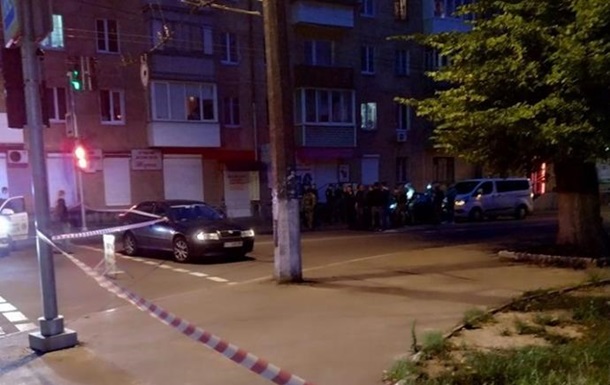 В Чернигове убили двух человек и украли автомобиль