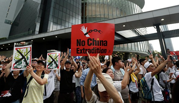 МИД Китая сформулировал протест Белому дому за сочувствие "радикальным активистам" в Гонконге