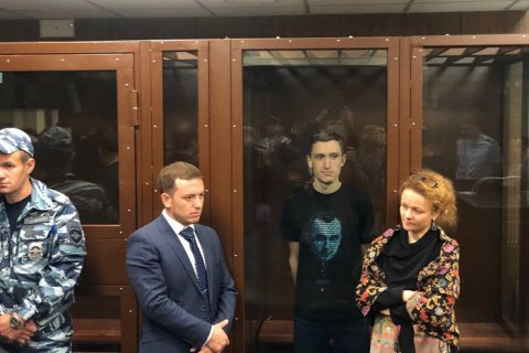 В РФ активист, какой таскал передачи украинским морякам, получил четыре года колонии