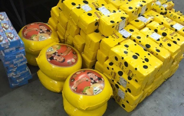 В автобусе из Польши нашли почти тонну контрабандного сыра